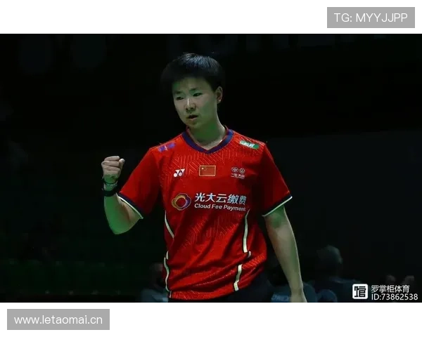 何冰娇比赛场下走路都像走星光大道，普通人真想知道她鞋里藏了什么秘密！